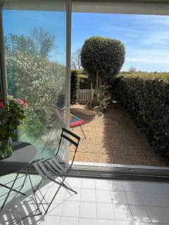 T2 - Les pieds dans le sables en toutes saisons 5 couchages - climatisation - parking privée - piscine - situation optimum et rare - Amoureva - Plage Richelieu- Cap d'Agde - 4