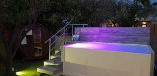 ביקתפוז וקלמנטינה- מתחם בקתות וסוויטות עם ג'קוזי פרטי ובריכה משותפת מחוממת ומקורה - 7