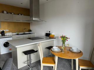 Quayside Apartment -2 Bedrooms - Sleeps 4 - 3