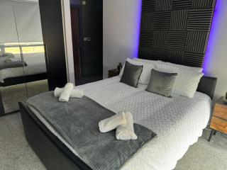 Quayside Apartment -2 Bedrooms - Sleeps 4 - 9