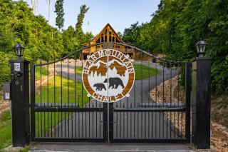 Bear Mountain Chalet - 5