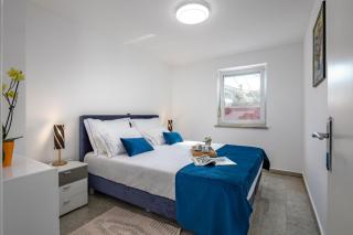 Apartment Ayni With Private Pool - Happy Rentals - 2