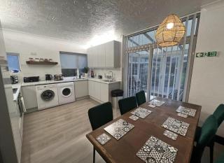 PEACEFUL entire property with luxury jacuzzi pool - Southend-on-Sea - 3