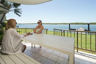 River Front Escape, Short Walk to Ocean Street - Maroochydore - 0
