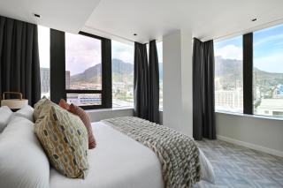 15th-Floor 2-Bed Panoramic City Views & Modern Living - Cape Town - 8