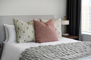 15th-Floor 2-Bed Panoramic City Views & Modern Living - Cape Town - 4