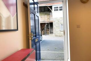 Central Shaftesbury with private parking - 6