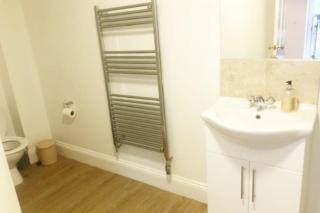 Central Shaftesbury with private parking - 3