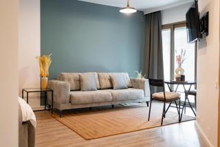 Sky-High: 15th Floor Modern Accommodation in Doamna Ghica Area - 8