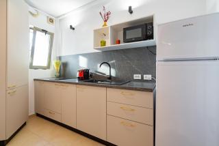 Sky-High: 15th Floor Modern Accommodation in Doamna Ghica Area - 7