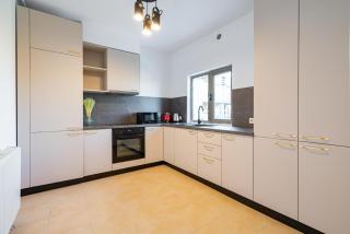 Sky-High: 15th Floor Modern Accommodation in Doamna Ghica Area - 3