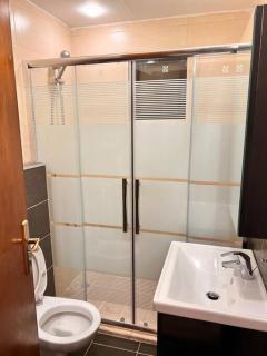 Stylish 2BR Apt Garden pool Central Location - 4