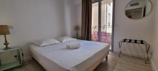 Vieux Port One Bedroom Apartment B22 - 2