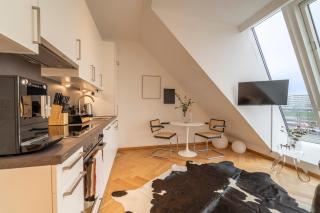 josef's home I Penthouse I Balcony & City Views - Vienna - 7