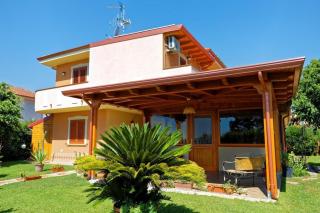 Bed & Breakfast La Villetta - Botricello - 0