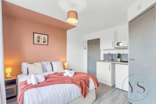 Sienna Longton Studio 2c - Wi-Fi, Alton Towers, Netflix - 0