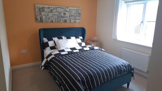 Tropical Sun Homes - Beautiful spacious 3 bed home in a serene environment with free parking for 2 cars - Manchester - 4