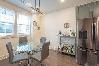 Townhouse . Rooftop . Cloud Couch . 85 Inch TV . 2 Miles from UPTOWN CHARLOTTE - Charlotte - 2