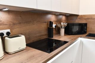 Troon Portland Apt A - 1