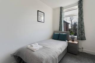Spacious 5-bed House Just Off A46 - Newark upon Trent - 4