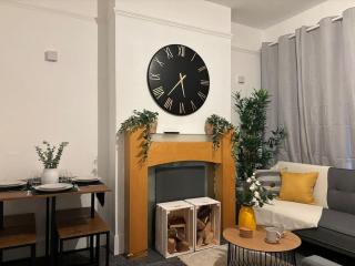 Contractor Dig, Pubs Nearby, Birmingham, M42 & M5 Links - Birmingham - 7