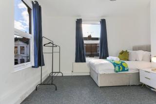 4 Bed House Near Trent Bridge - 1