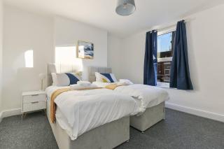 Prime Location Stylish 4-bed House Near Trent Br - Nottingham - 1