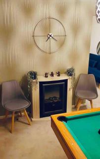 3 Br House - Private Parking - Pool Table - Balderton - 3
