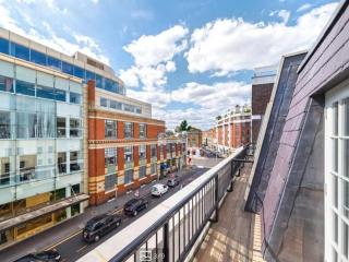 3 bedroom penthouse with balcony - Londra - 0
