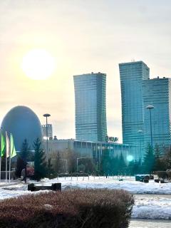 57 Теплые и уютные апартаменты возле Байтерека с 2 большими кроватями и с 2 диванами с изолированными комнатами - Astana - 1