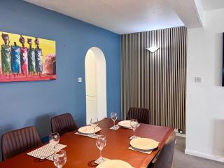 Chessington Blue with parking - Chessington - 8