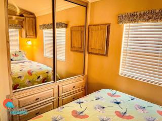 Pinecraft Cottage Tiny Home - 9