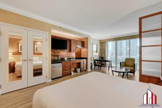 MGM Signature-07-607 Accessible Strip View Balcony - 3