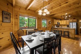 Bearfoot Dreams - Sevierville - 1