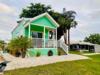 Pinecraft Tiny Home 'Green Parrot ' - Sarasota - 0