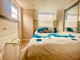 Pinecraft Tiny Home 'Green Parrot ' - Sarasota - 2