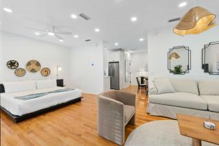 Uptown Loft - Bright - Modern - Walkable - 4