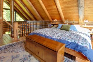 Cozy Easton Cabin with Wenatchee Natl Forest Views! - 2