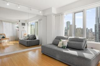 Modern 2-Bedroom Condo w Floor to Ceiling Windows - Toronto - 5