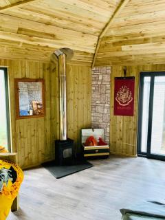 Hagrids Hut - Off grid Cabin - no electricity or running water - 8