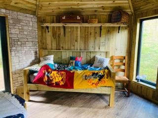 Hagrids Hut - Off grid Cabin - no electricity or running water - 6