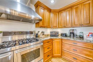 Scenic Alto Getaway with Mountain Views and Hot Tub! - 2