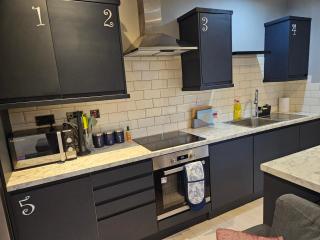 Tudor Road House - Leicester - 6