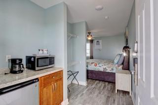 Unit 04 at Tiffany's - Surf City - 7