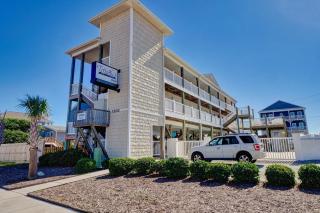 Unit 04 at Tiffany's - Surf City - 1