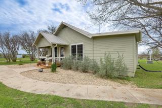 14 Acres with Pond Access Farmhouse in Temple! - 9