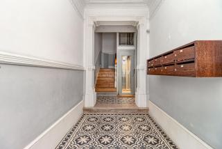Quarto grande com varanda e vista para a cidade - Lissabon - 6