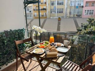 Quarto grande com varanda e vista para a cidade - Lissabon - 2