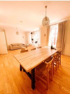 Luxury 3 bedroom, 3 bath apt by Oxford St & Soho - London - 0