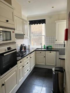 Luxury 3 bedroom, 3 bath apt by Oxford St & Soho - London - 5